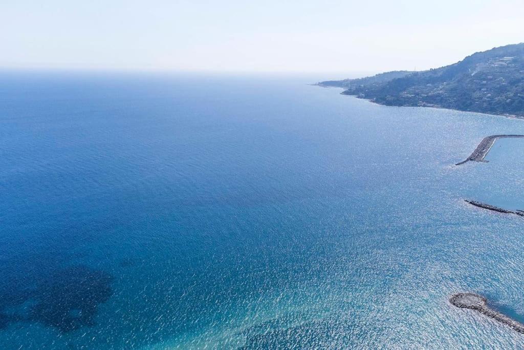 Il Grande Blu - Vista Panoramica Sul Golfo Ospedaletti Exterior foto